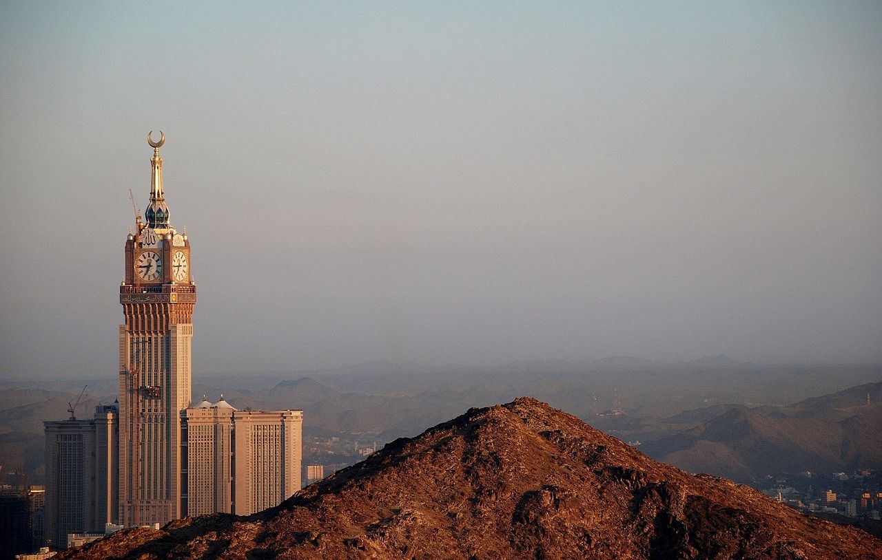 découvrez l'arabie saoudite, un pays au riche patrimoine, offrant des paysages époustouflants, une culture vibrante et des sites historiques fascinants, allant des deserts majestueux aux villes modernes comme riyad et djeddah.