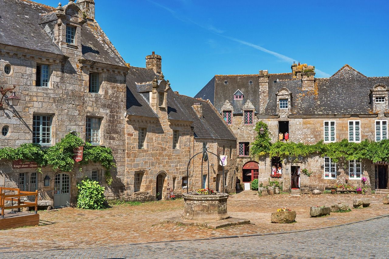découvrez le charme authentique des villages français, entre patrimoine historique, paysages pittoresques et traditions locales.
