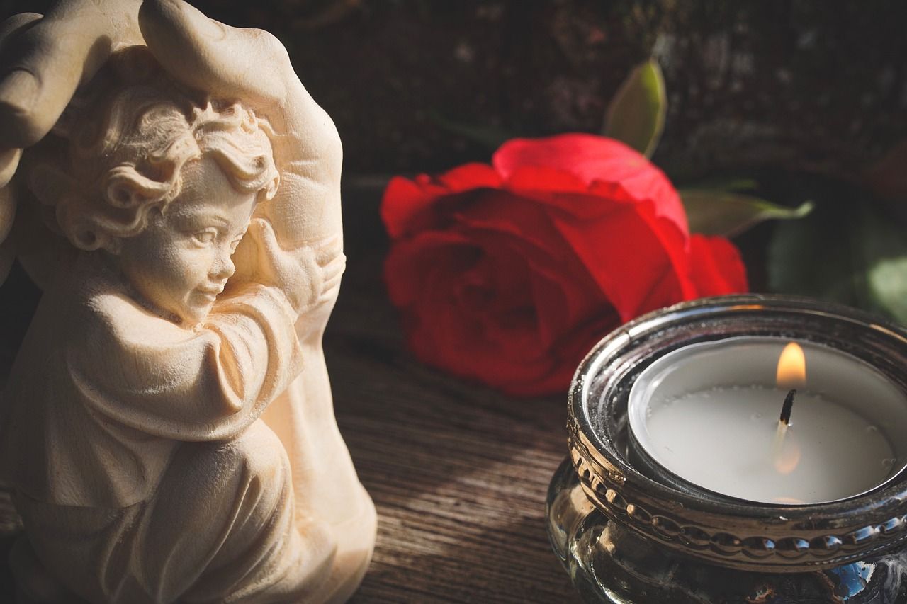 découvrez l'histoire et les traditions de la toussaint en france, une journée dédiée à la mémoire des saints et à la célébration de la vie. plongez dans les coutumes locales, les randonnées en famille et les visites des cimetières, pour honorer vos proches disparus.