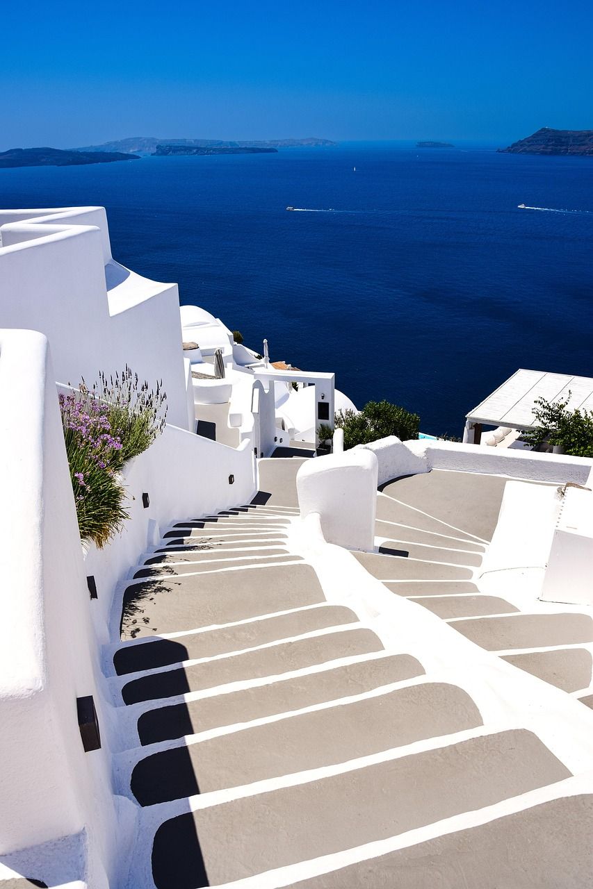 découvrez mykonos, l'île emblématique des cyclades, réputée pour ses plages paradisiaques, sa vie nocturne animée et son charme authentique. explorez ses ruelles pittoresques, savourez la cuisine locale et laissez-vous séduire par ses soirées envoûtantes.