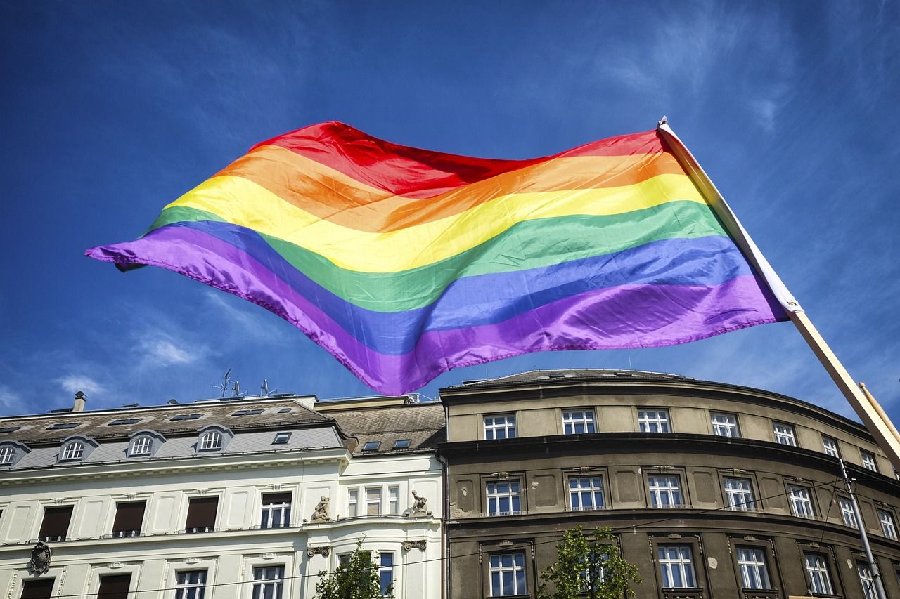 participez au défilé de la célébration du 12 octobre, une fête riche en couleurs, musique et traditions pour tous les âges.