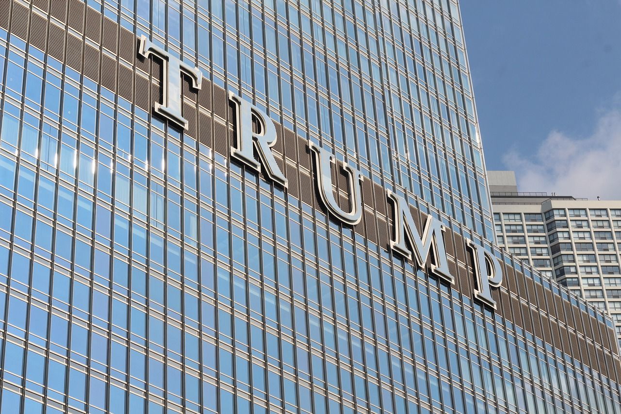 découvrez l'impact et l'héritage de donald trump, une figure controversée de la politique américaine. analysez son parcours, ses politiques, et son influence sur la scène mondiale.