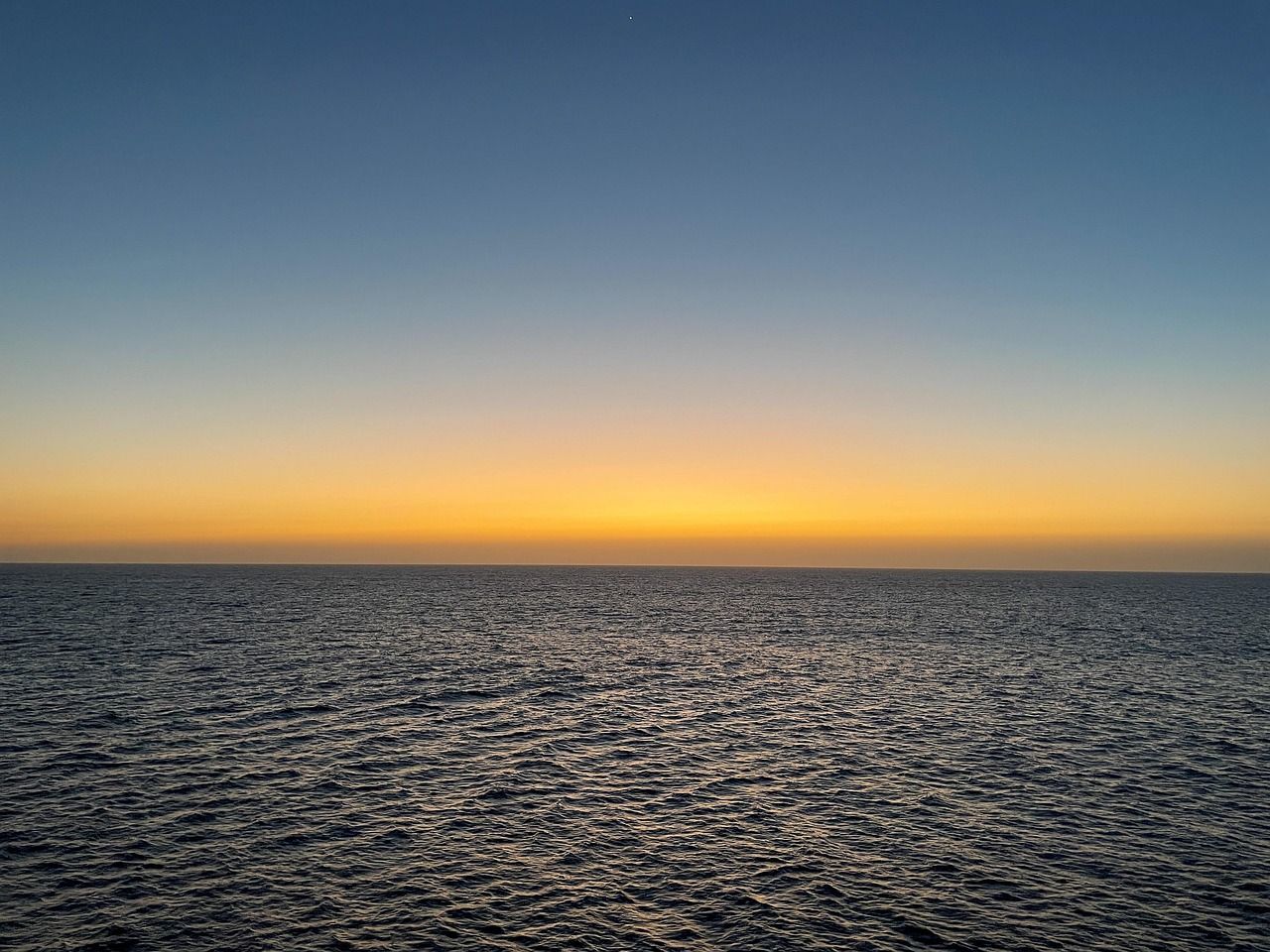 découvrez des croisières inoubliables à travers les mers du monde. profitez de paysages époustouflants, d'activités variées et d'une expérience de détente unique à bord de magnifiques navires. réservez votre croisière dès aujourd'hui et vivez des moments mémorables en haute mer !
