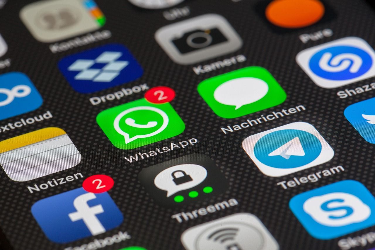 découvrez comment les médias sociaux transforment l'industrie du tourisme, connectant les voyageurs aux destinations, expériences et cultures à travers des plateformes innovantes. explorez les tendances, astuces et stratégies pour tirer parti des réseaux sociaux dans vos aventures touristiques.