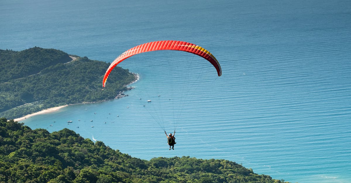 découvrez les sensations fortes du parapente et survolez des paysages à couper le souffle. que vous soyez débutant ou pratiquant expérimenté, vivez une aventure inoubliable dans les airs.
