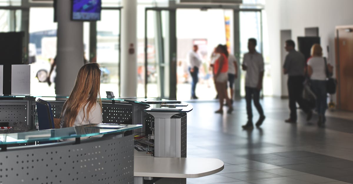découvrez tout ce qu'il faut savoir sur les douanes : formalités, réglementations, conseils et astuces pour faciliter vos démarches douanières lors de vos déplacements ou envoi de marchandises à l'international.