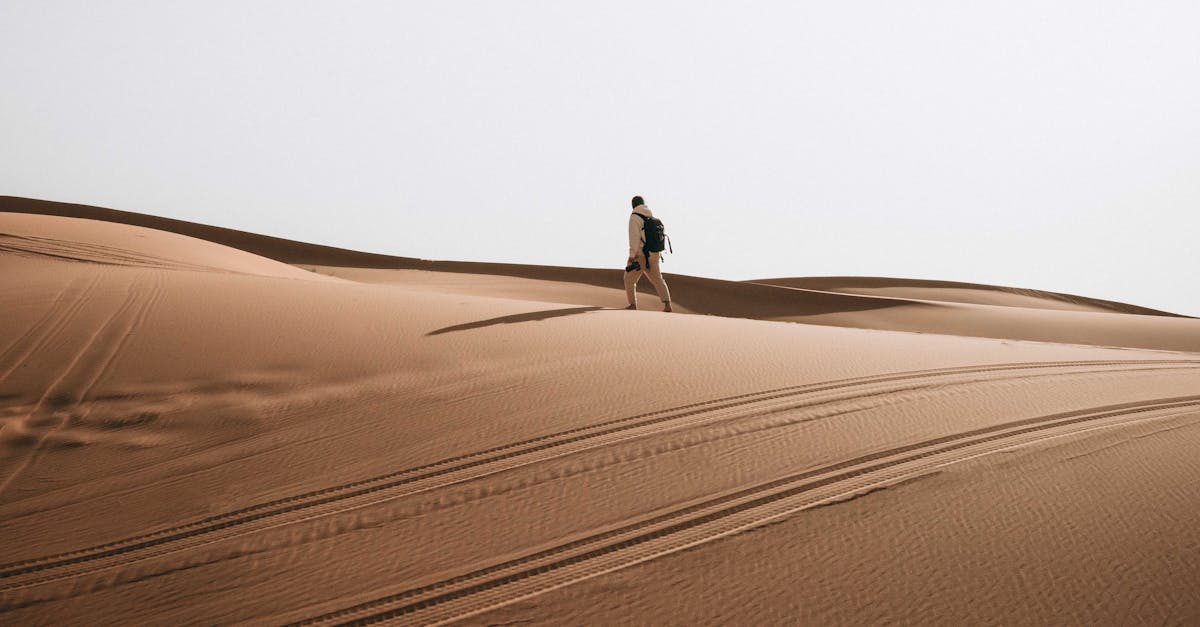 découvrez les merveilles du voyage en solo : des conseils pratiques, des destinations inspirantes et des astuces pour profiter pleinement de votre aventure en toute indépendance.