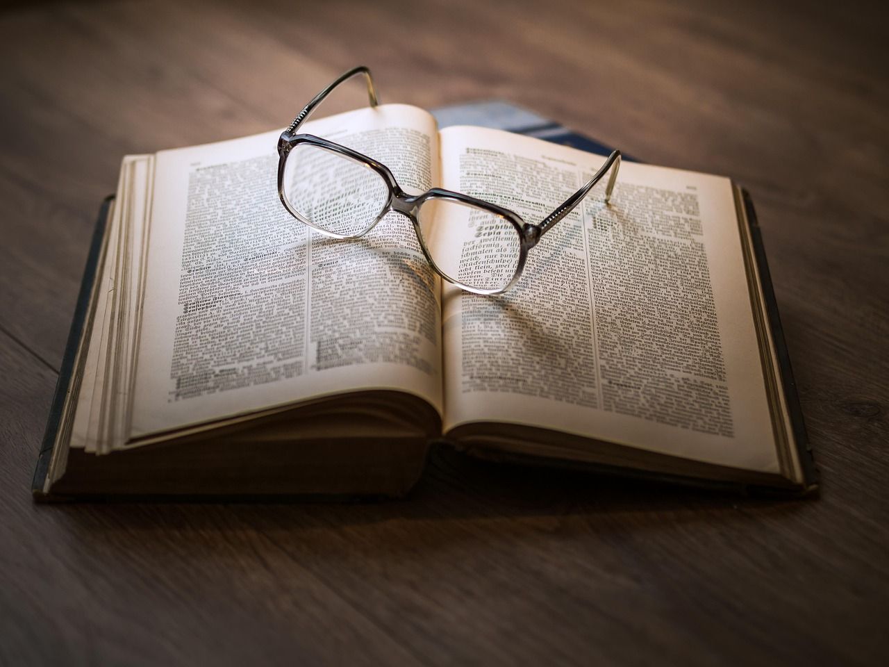 découvrez une vaste sélection de livres pour tous les goûts et tous les âges. romans, essais, littérature jeunesse, et bien plus encore pour nourrir votre passion de la lecture.