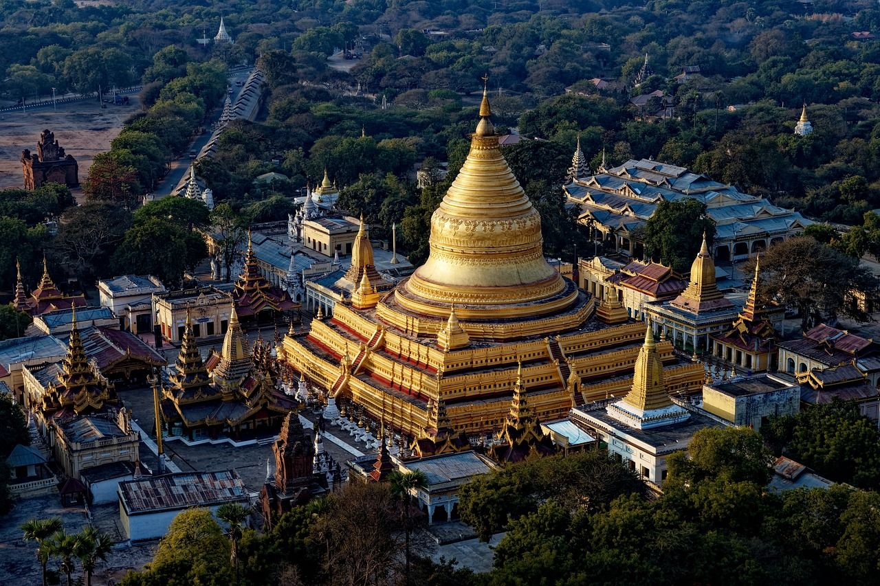 découvrez le festival de la pagode huong, un événement vibrant qui célèbre la culture vietnamienne à travers des rituels spirituels, des défilés colorés et des traditions ancestrales. rejoignez-nous pour une expérience inoubliable, mêlant histoire, gastronomie et enchantement au cœur des paysages pittoresques du vietnam.