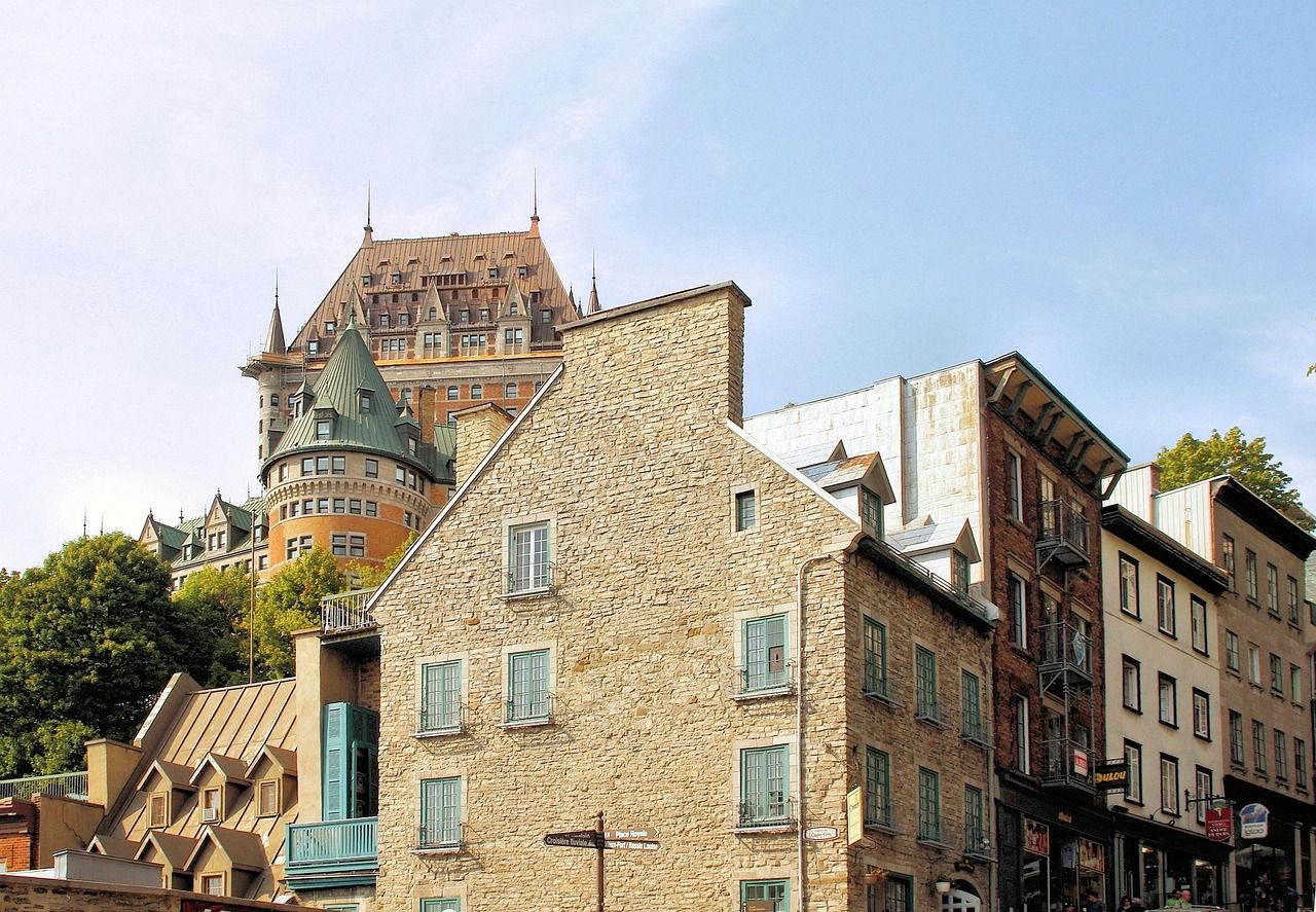 découvrez l'authenticité du québec : sa culture riche, ses paysages époustouflants et ses traditions uniques.