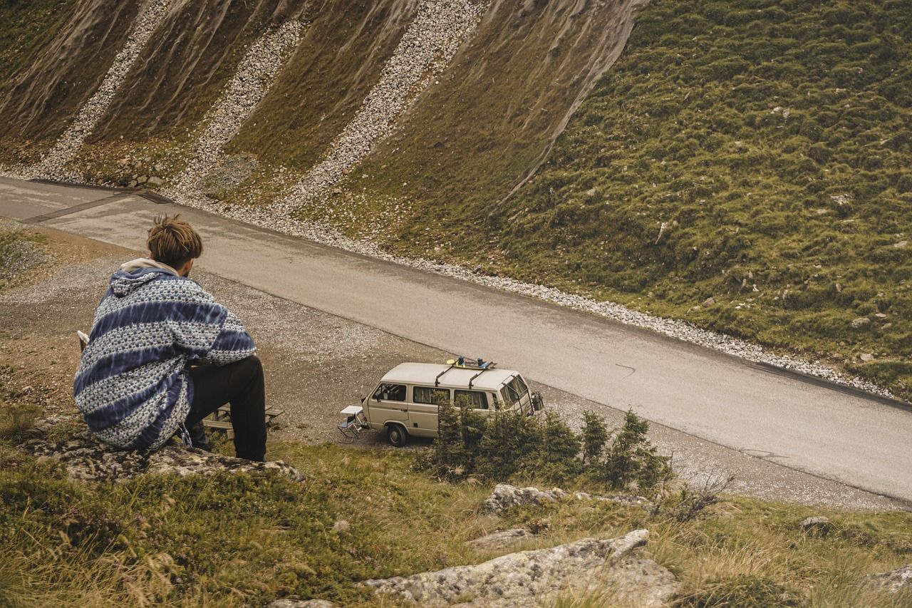 découvrez la vanlife : un mode de vie nomade alliant liberté, aventure et connexion avec la nature à bord de votre van aménagé.