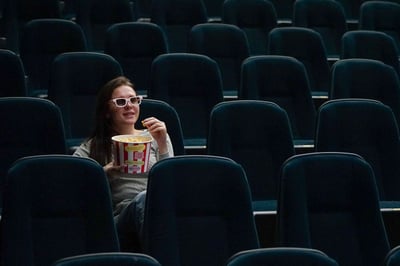 Saumur : Plus de 100 participants enthousiastes à l’avant-première du film ‘Une famille Kayane’ par la fondation Anako