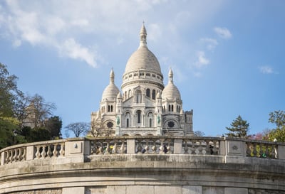 Recommandations essentielles et précautions à connaître avant de visiter la France