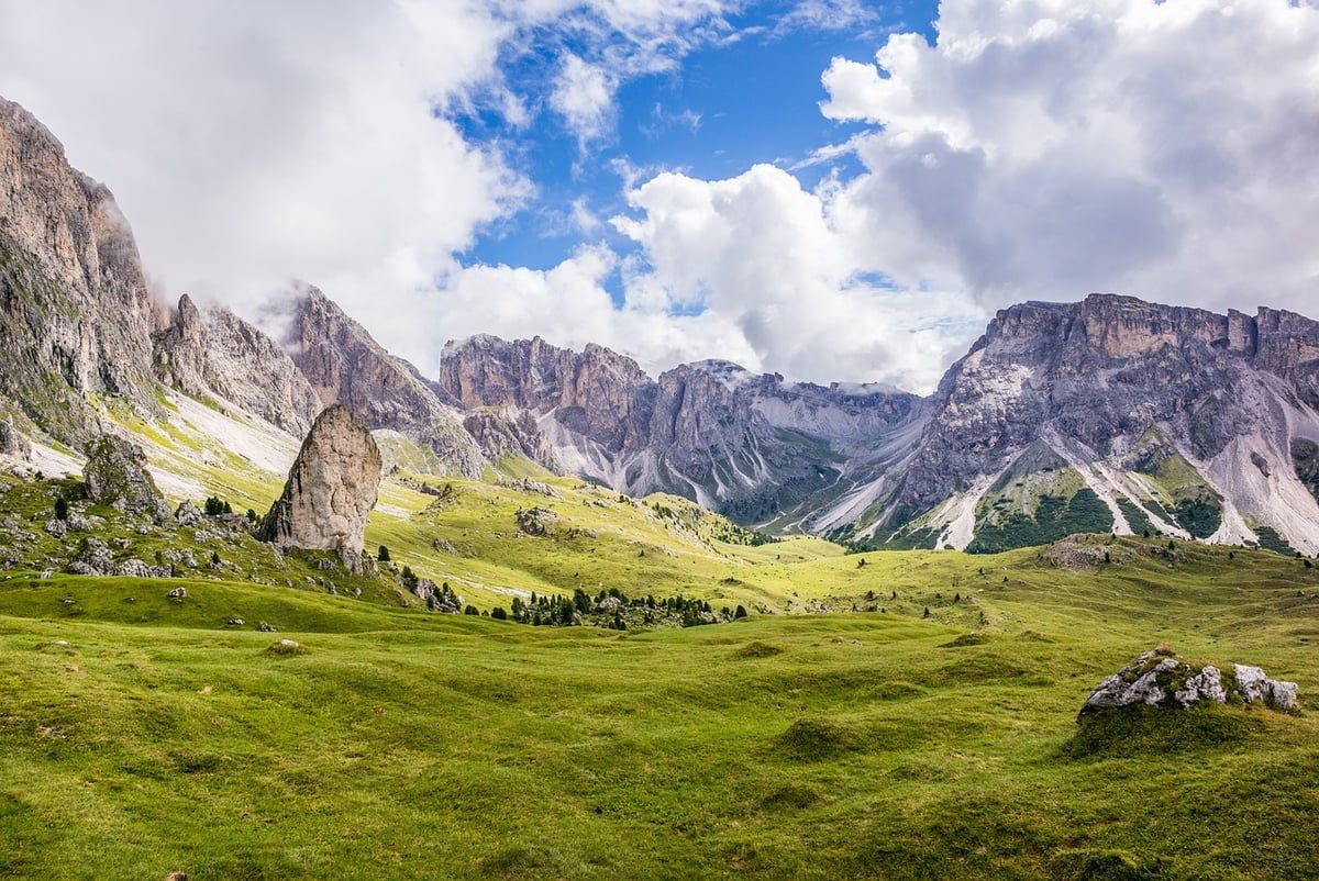 À la découverte des Dolomites : Guide essentiel pour explorer ce massif d’exception