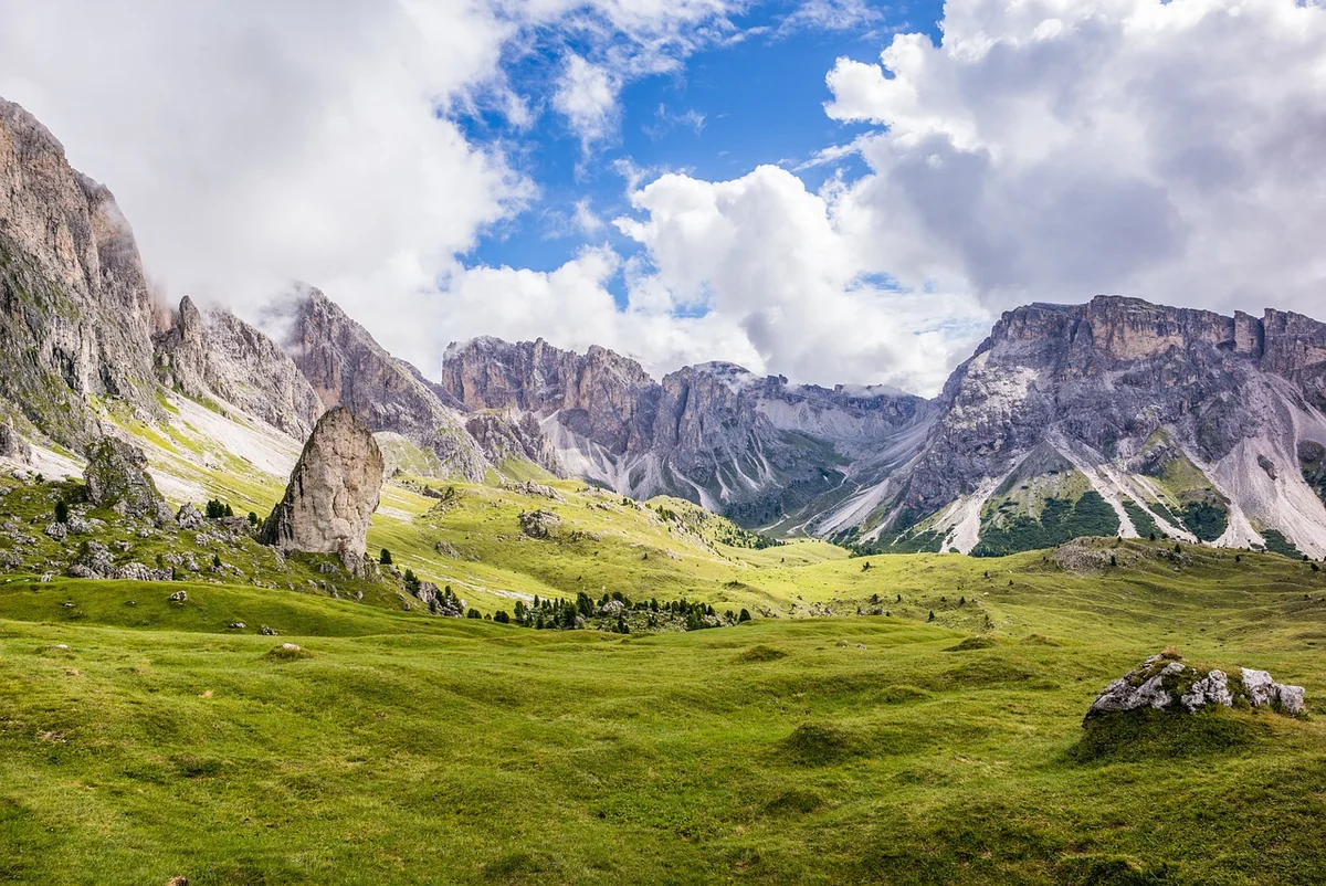 À la découverte des Dolomites : Guide essentiel pour explorer ce massif d’exception
