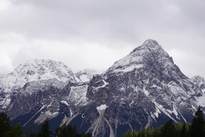 Découvrir les « crétins des Alpes » : ces individus au physique particulier et lourdement affectés