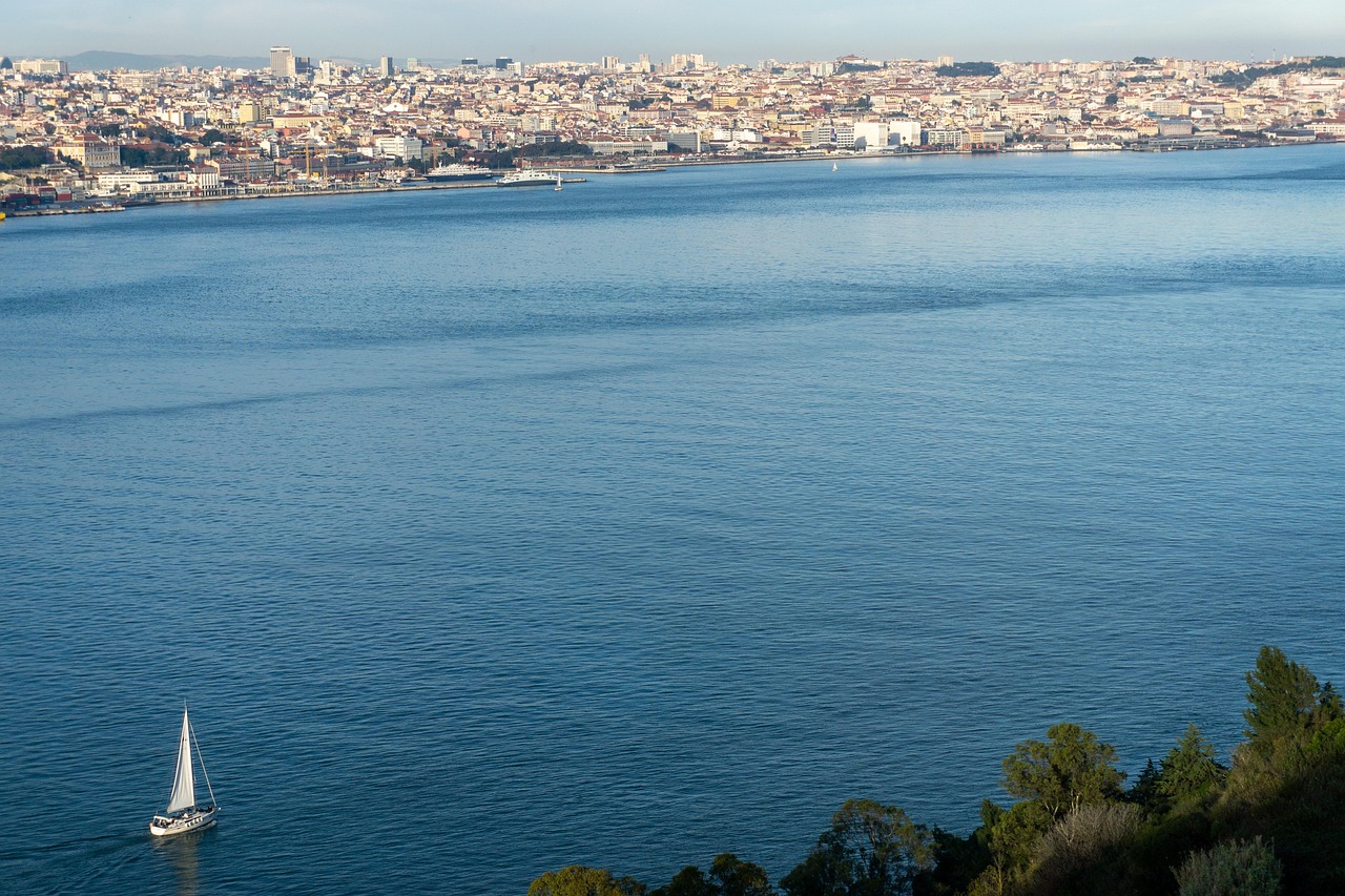 Fini le Portugal ? Un pays méconnu voit ses recherches exploser de 350 % pour l’été 2026