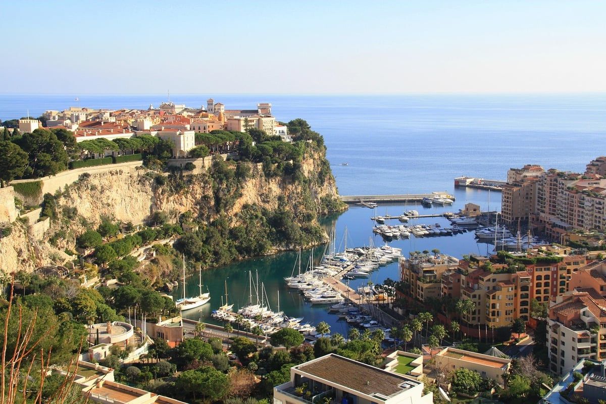 Monaco, la perle de la Côte d’Azur : Les experts du tourisme de luxe révèlent les raisons de son attrait inégalé