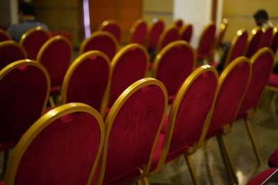 Voyager en classe affaires sans se ruiner : 5 astuces pour obtenir un surclassement au tarif économie