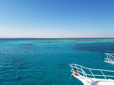 Voyager seul en Égypte : Évaluer la sécurité, les risques d’arnaques et l’accès aux sites touristiques