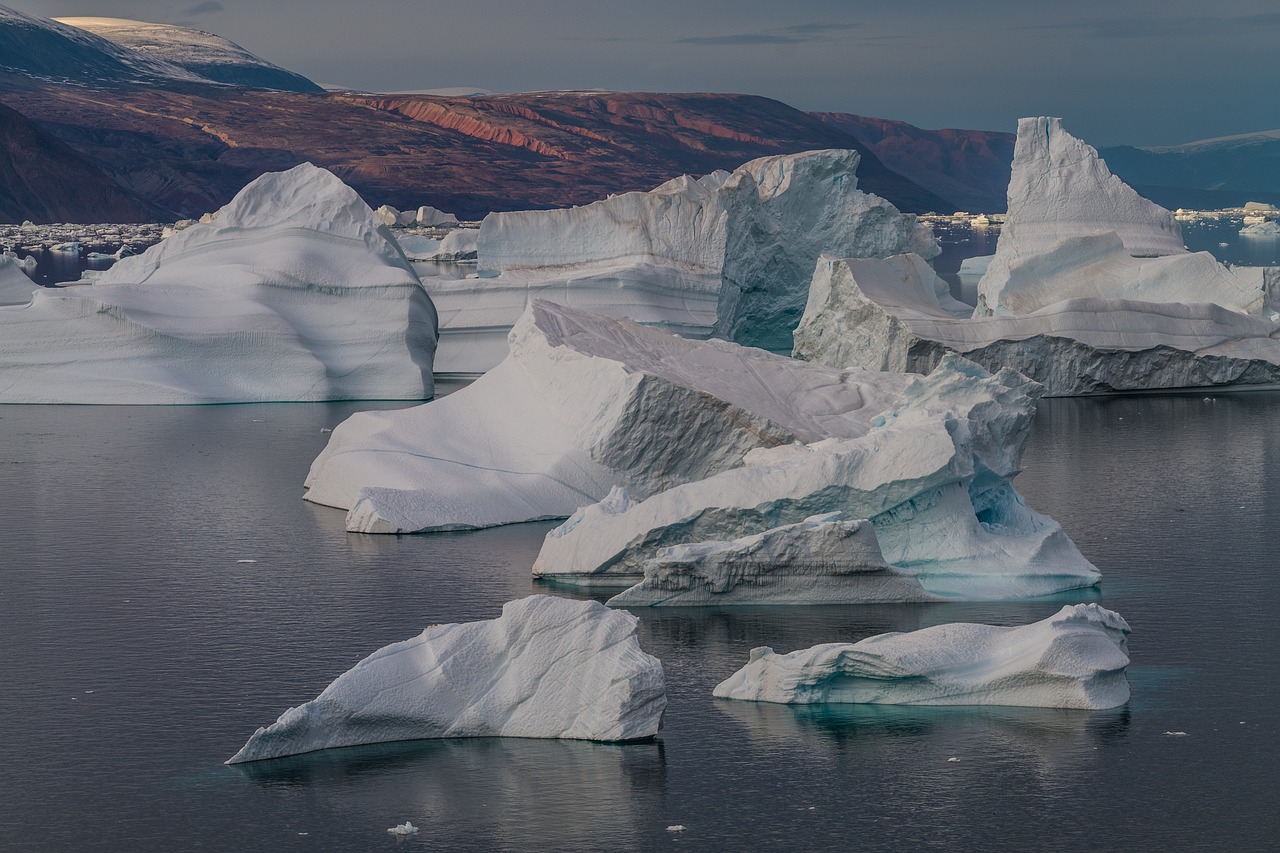 Expéditions polaires : découvrez les défis et les découvertes des explorateurs du Grand Nord