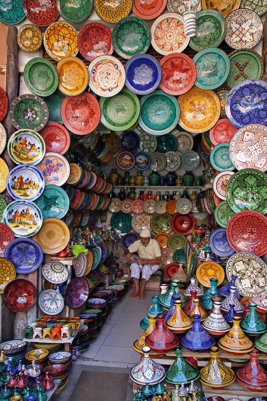 découvrez le maroc, un pays enchanteur aux paysages diversifiés, de ses montagnes majestueuses à ses plages envoûtantes. plongez dans la richesse de sa culture, ses traditions colorées et sa délicieuse cuisine. explorez les souks animés, les villes historiques et les merveilles naturelles qui font du maroc une destination unique.