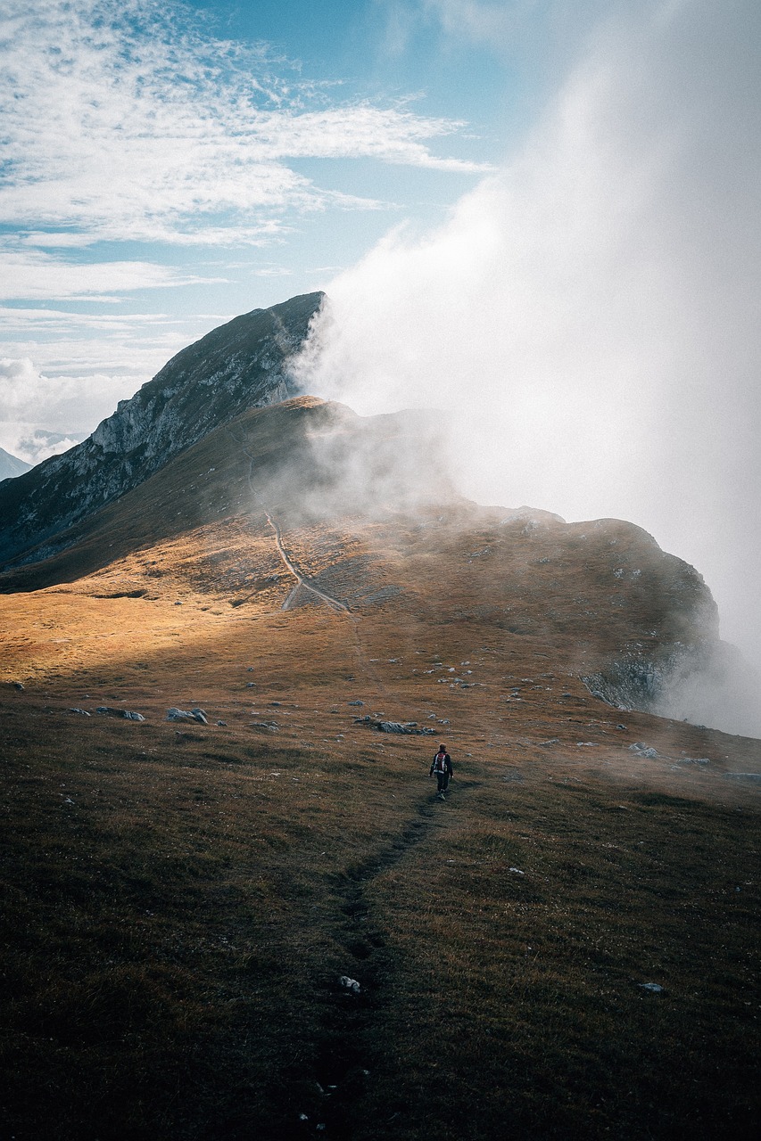 découvrez des aventures en plein air inoubliables et plongez au cœur de la nature avec nos activités de randonnée, escalade, camping et bien plus encore. rejoignez-nous pour explorer des paysages époustouflants et vivre des moments privilégiés en dehors des sentiers battus.