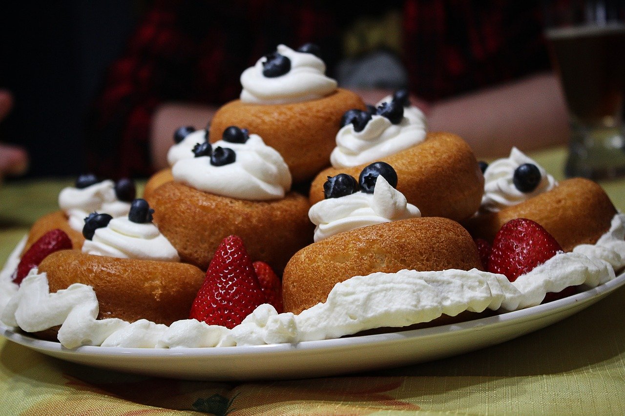 découvrez un monde de délices sucrés avec notre sélection variée de desserts. que vous soyez amateur de gâteaux, de tartes ou de douceurs glacées, trouvez l'inspiration pour satisfaire toutes vos envies gourmande.