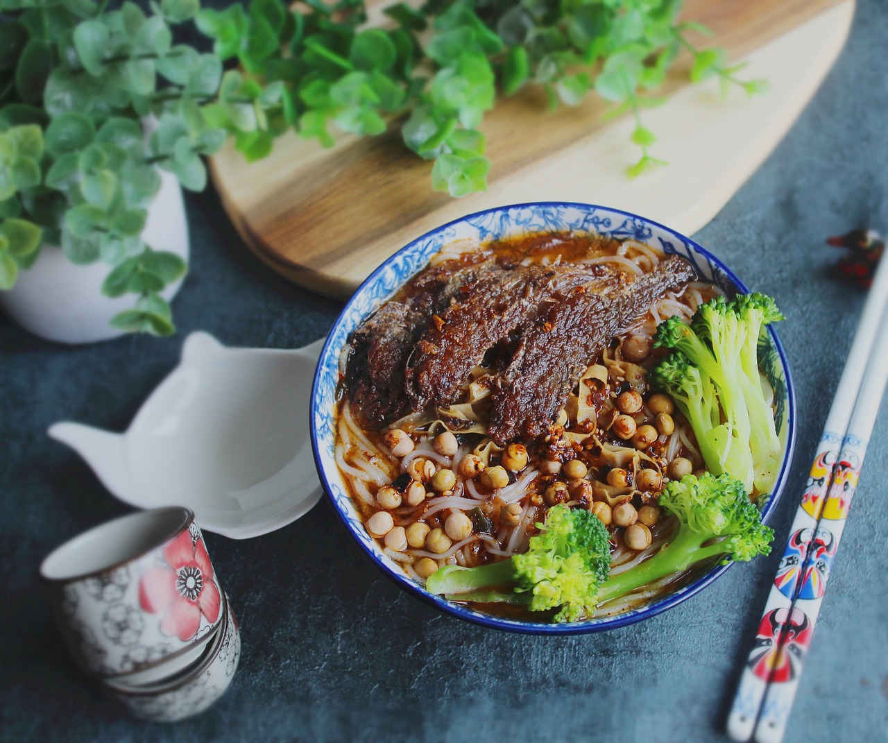 découvrez les délices de la cuisine locale, où chaque plat raconte une histoire unique et reflète la richesse des traditions culinaires de notre région. savourez des ingrédients frais et authentiques, préparés avec passion par des chefs talentueux.