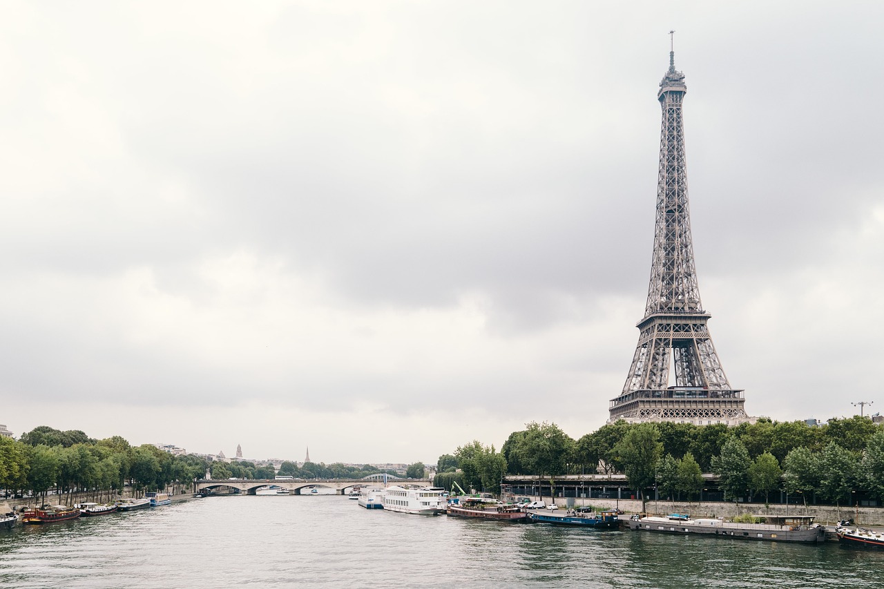 découvrez les meilleures attractions touristiques à travers le monde. des monuments emblématiques aux trésors cachés, explorez des destinations fascinantes qui raviront les voyageurs de tous horizons.