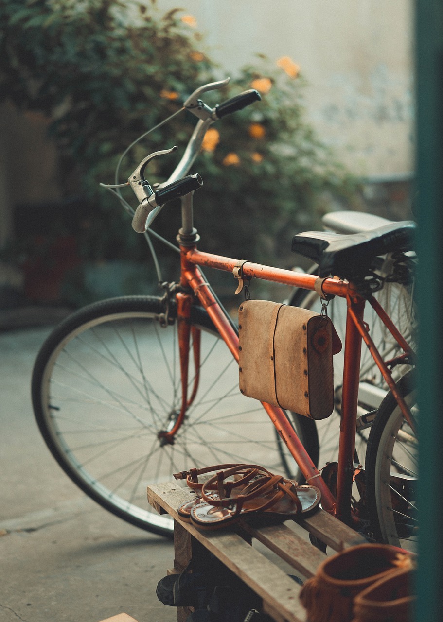 Cara Véloop : Une aventure à travers l’Europe à vélo avec une mini-caravane