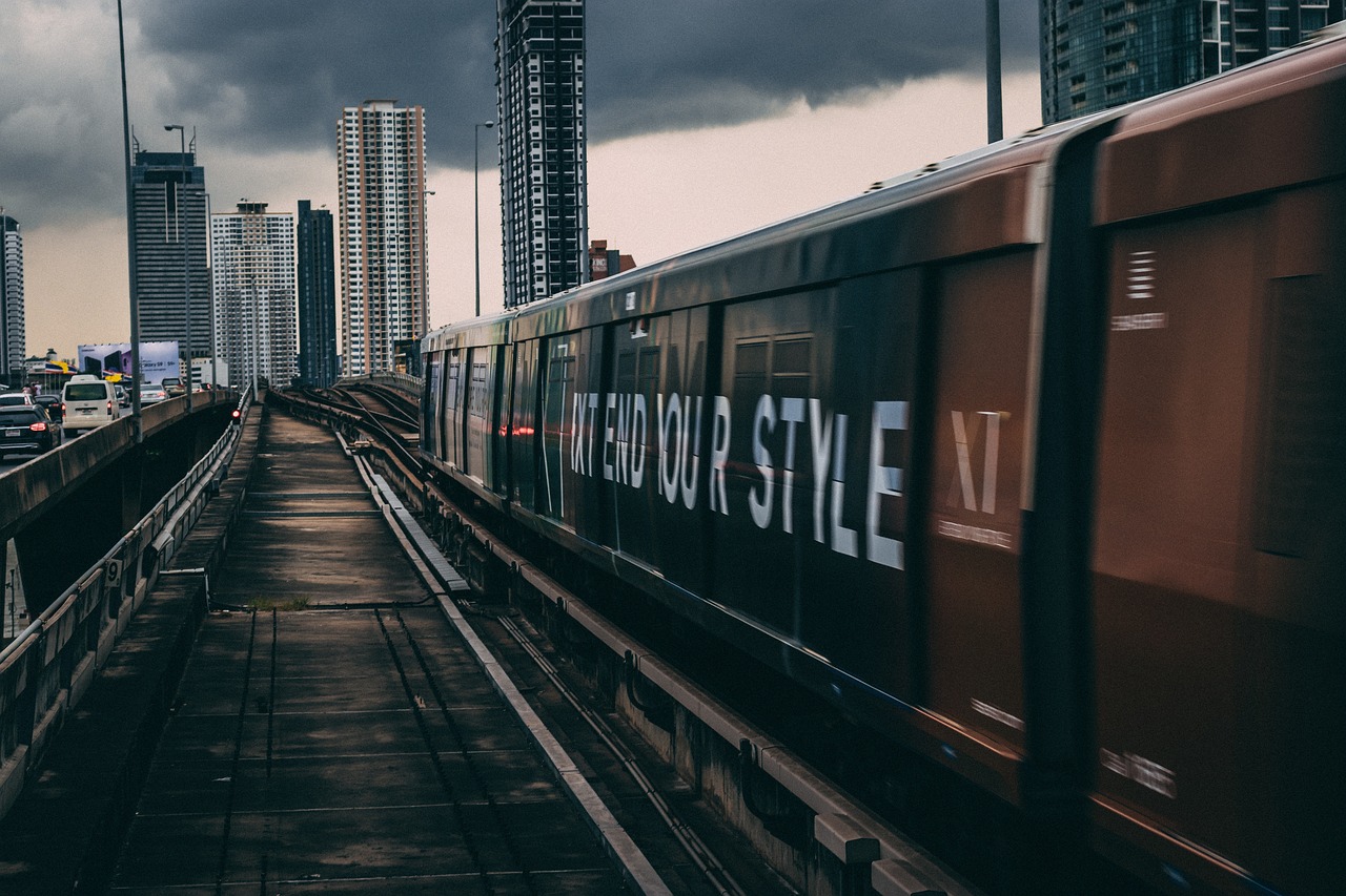 découvrez les merveilles du voyage en train : une expérience confortable et écologique pour explorer les paysages, les villes et la culture de manière unique. réservez votre voyage dès aujourd'hui !