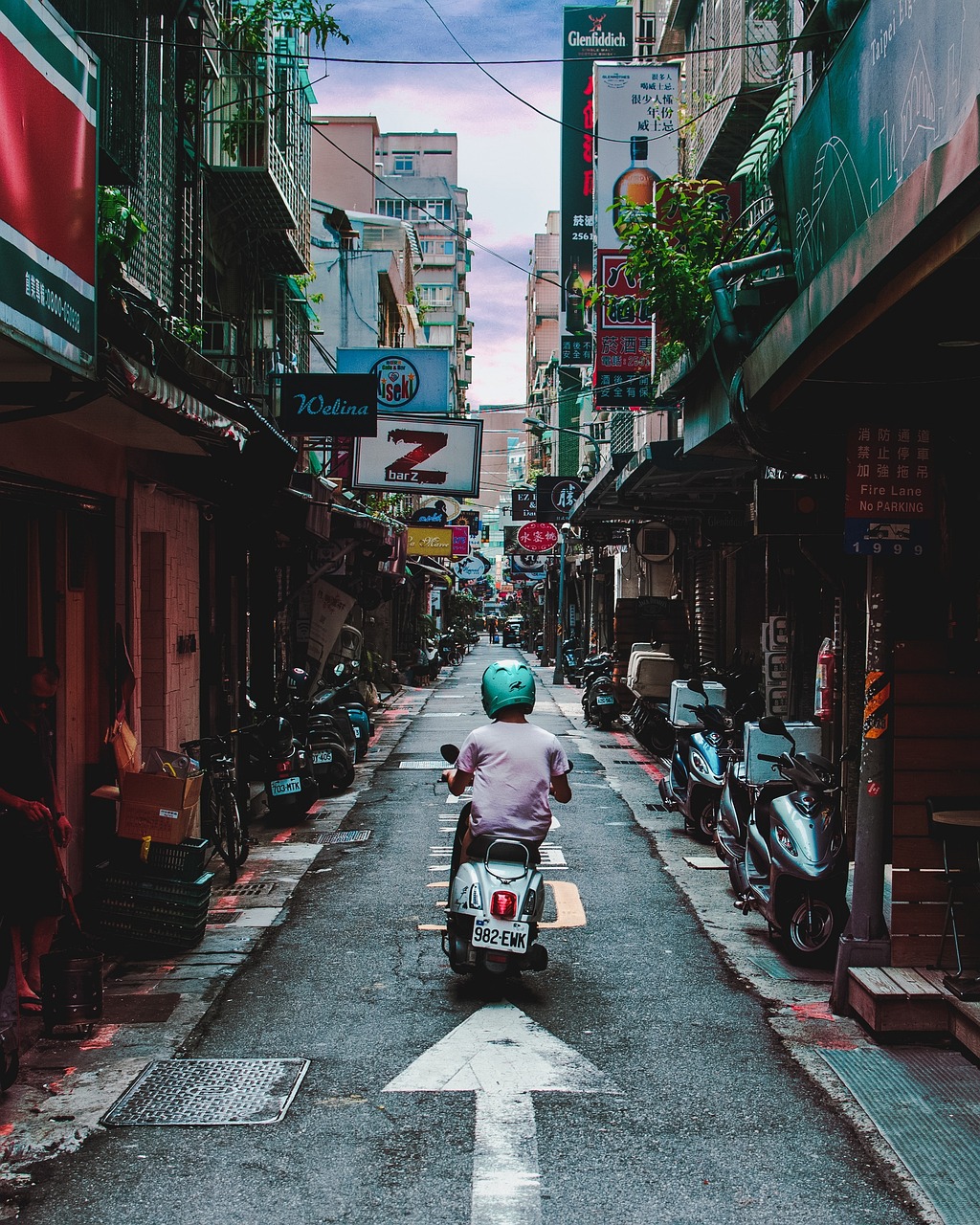 découvrez taiwan, une île fascinante au cœur de l'asie, alliant paysages naturels époustouflants, riche patrimoine culturel et cuisine délicieuse. explorez ses villes dynamiques, ses traditions anciennes et ses merveilles naturelles, tout en savourant l'accueil chaleureux de ses habitants.