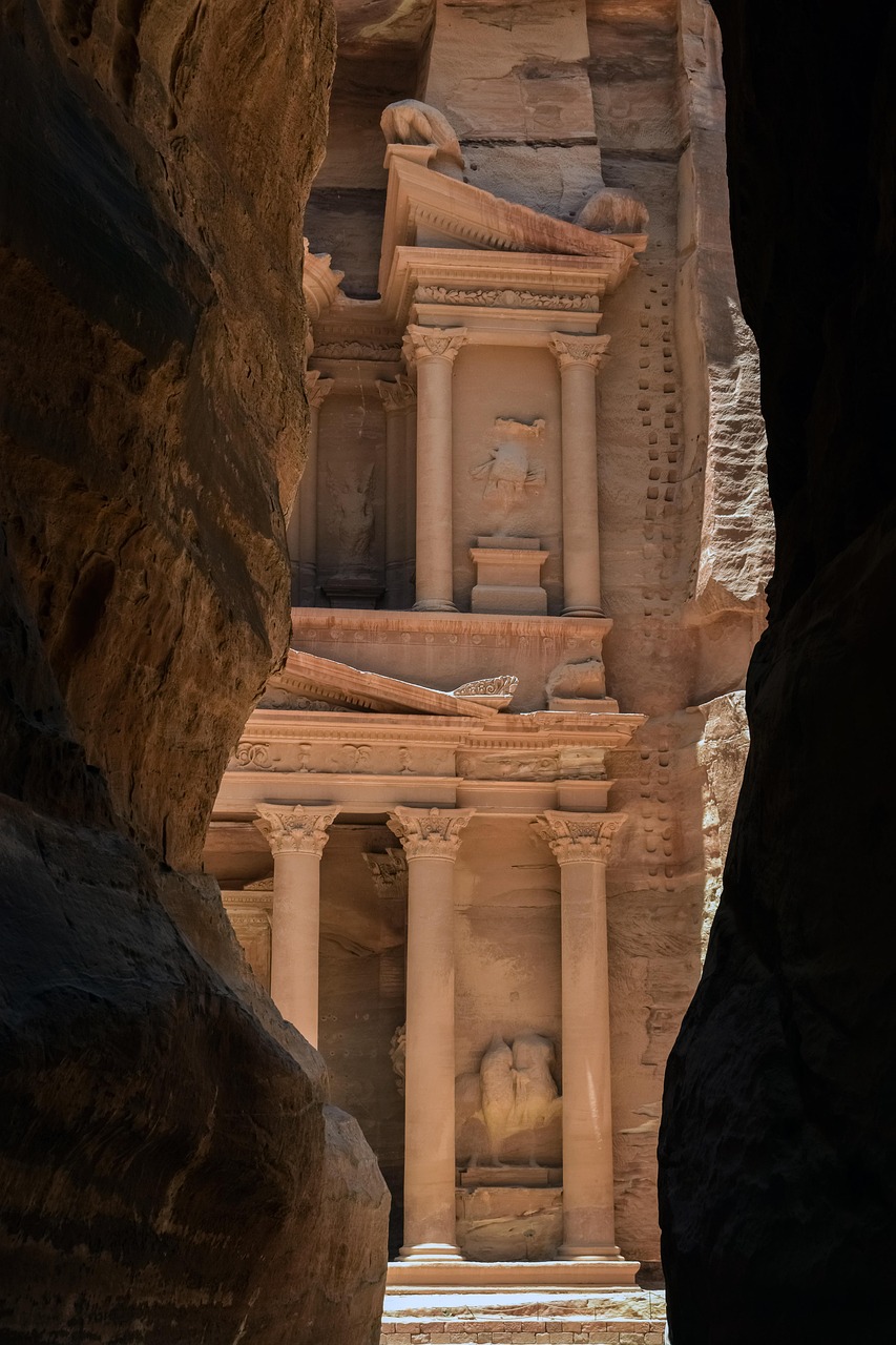 découvrez le tourisme du patrimoine culturel, une expérience immersive qui vous permet d'explorer l'histoire, les traditions et les arts des différentes cultures à travers le monde. plongez dans des sites historiques, participez à des festivals locaux et enrichissez votre voyage tout en préservant la richesse de notre héritage commun.