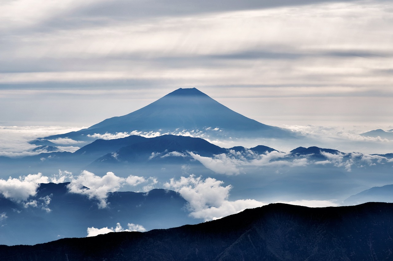 découvrez la richesse culturelle du japon, de ses traditions millénaires à sa cuisine délicieuse, en passant par ses paysages époustouflants et sa technologie de pointe. plongez dans l'univers fascinant de ce pays unique.