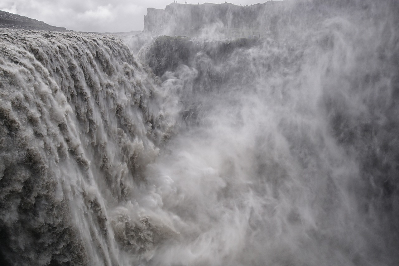 découvrez la beauté époustouflante des cascades à travers le monde. plongez dans des paysages naturels fascinants, explorez des sentiers de randonnée pittoresques et laissez-vous envoûter par le doux murmure de l'eau qui chute. parfait pour les amateurs de plein air et de photographie, chaque cascade offre une expérience unique.