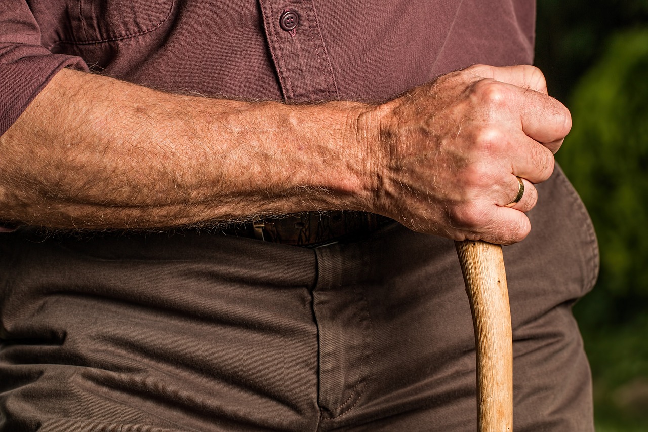 Les révélations des globe-trotteurs seniors : les raisons derrière l’essor fulgurant de ce marché