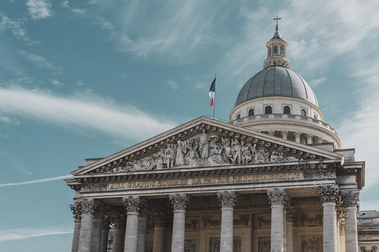 découvrez les monuments emblématiques et les sites historiques qui définissent le patrimoine culturel. explorez leur histoire, leur architecture et leur signification à travers le temps.