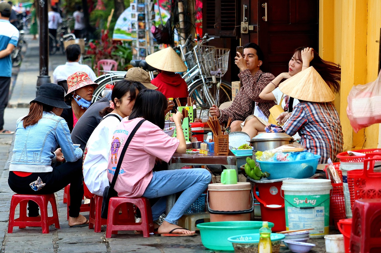 découvrez les dernières tendances de la street food ! explorez les saveurs innovantes, les plats emblématiques et l'évolution des marchés de rue à travers le monde. un voyage culinaire qui éveillera vos papilles !