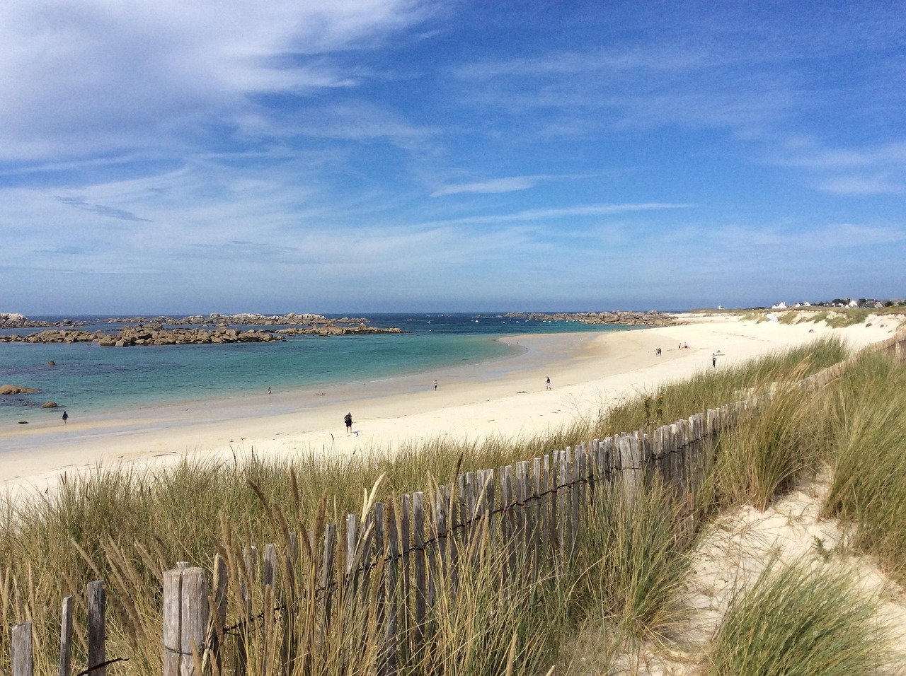 découvrez la beauté envoûtante de la bretagne, une région riche en paysages côtiers, en traditions culturelles et en délicieuses spécialités culinaires. explorez ses charmants villages, ses plages sauvages et ses monuments historiques pour une expérience unique en france.