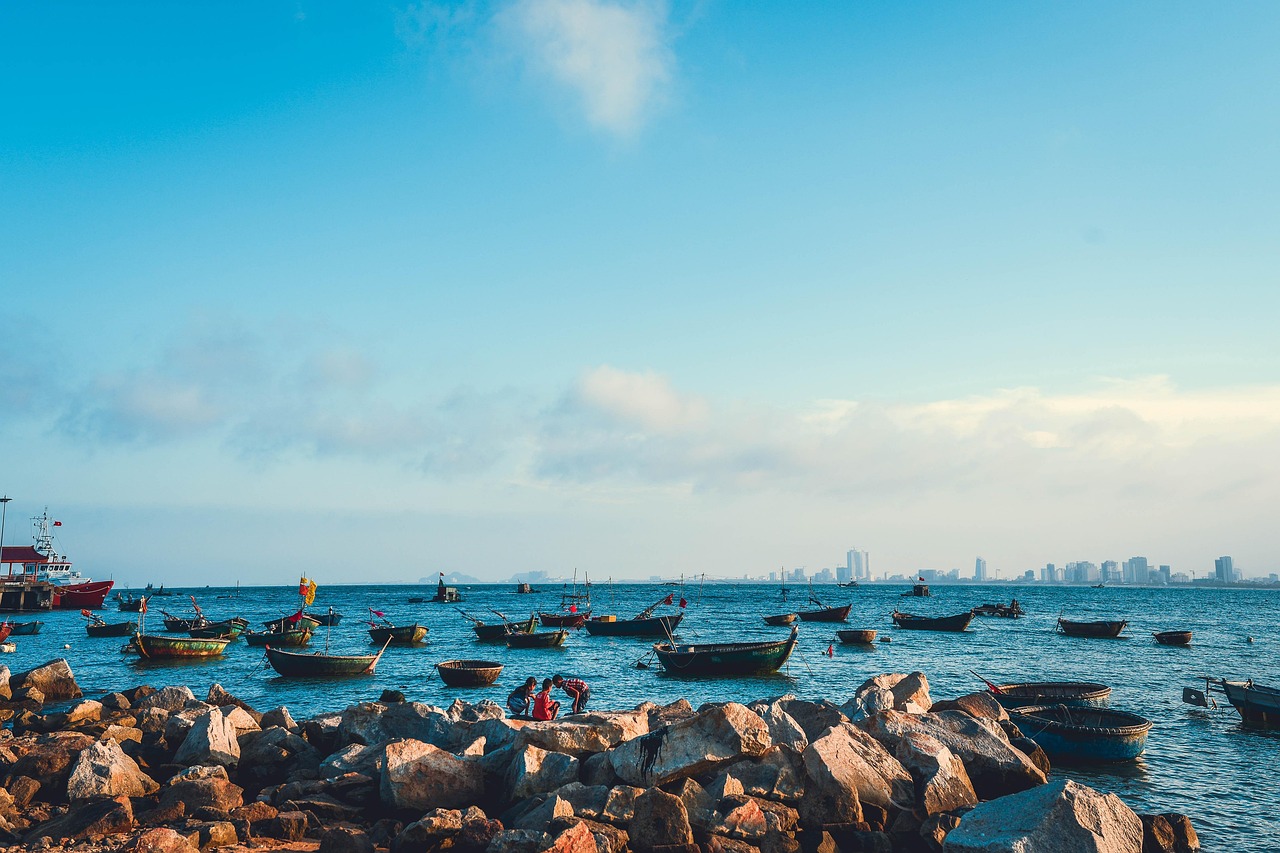 découvrez da nang, une destination envoûtante du vietnam, célèbre pour ses plages dorées, son patrimoine culturel riche et ses paysages montagneux époustouflants. explorez les merveilles de la cuisine locale, visitez des sites historiques et profitez d'activités de plein air au cœur de cette ville dynamique.