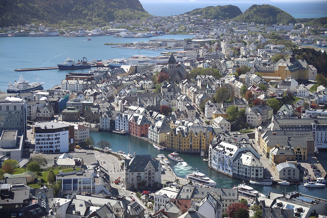 découvrez la beauté époustouflante de la norvège, avec ses fjords majestueux, ses aurores boréales et sa riche culture viking. explorez des paysages à couper le souffle, des villes pittoresques comme oslo et bergen, ainsi que des activités de plein air inoubliables telles que la randonnée, le kayak et le ski.