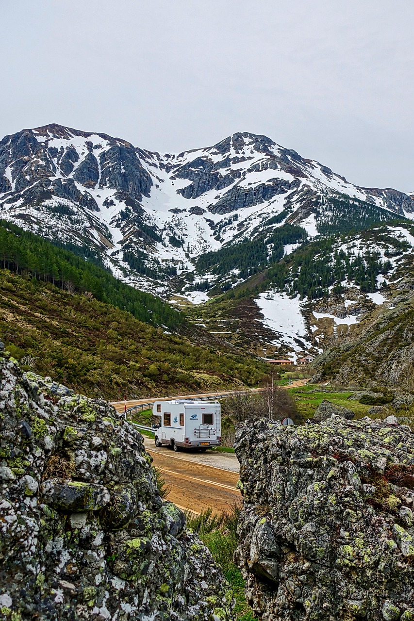 découvrez les plaisirs du voyage en camping-car avec notre guide complet sur le rv travel. explorez des conseils pratiques, des destinations incontournables et des astuces pour profiter pleinement de vos aventures sur la route.