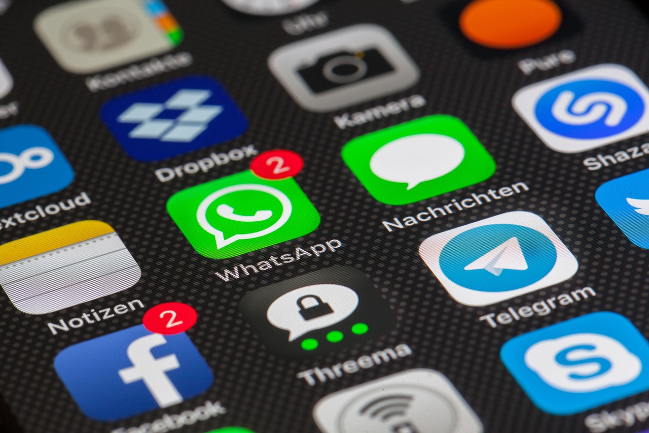 découvrez comment les médias sociaux transforment l'industrie du tourisme, connectant les voyageurs aux destinations, expériences et cultures à travers des plateformes innovantes. explorez les tendances, astuces et stratégies pour tirer parti des réseaux sociaux dans vos aventures touristiques.