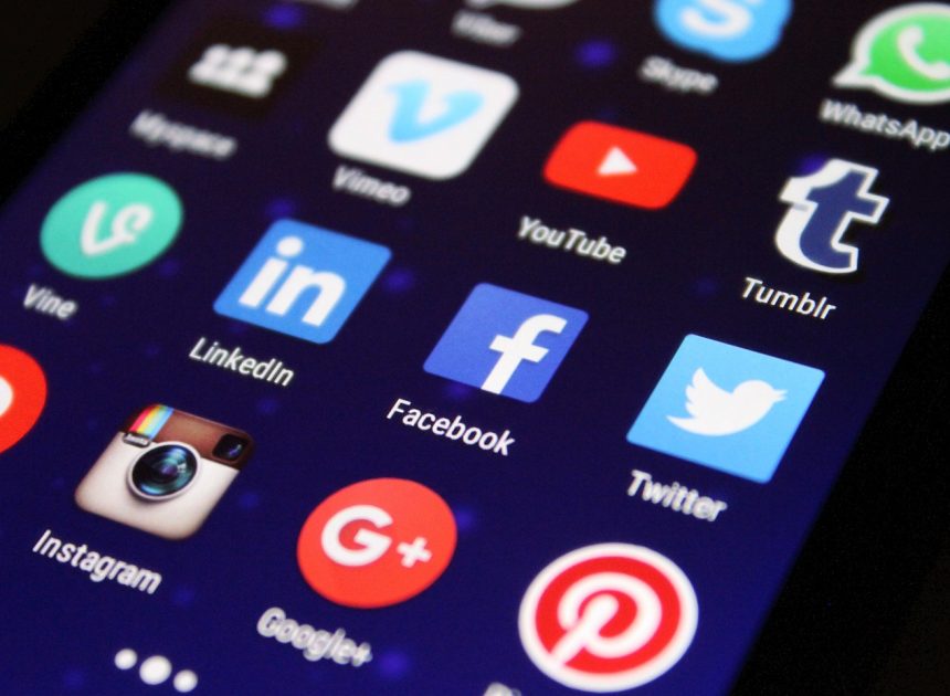 Le tourisme à l’ère des réseaux sociaux : l’impact de TikTok et Instagram sur nos choix de vacances