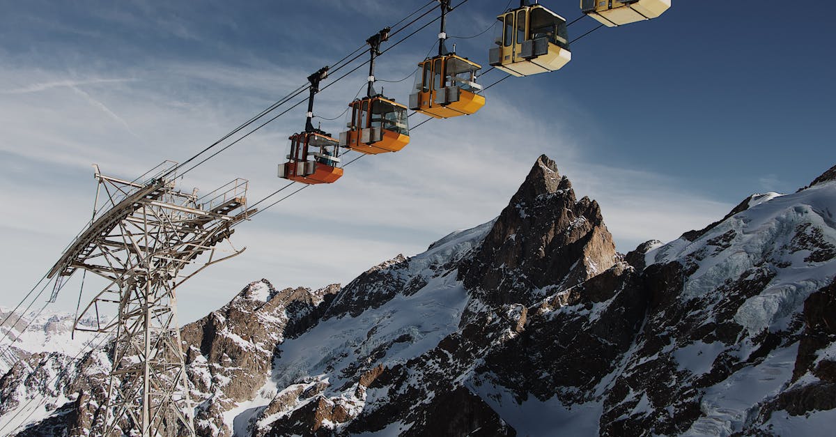 découvrez l'ascension magique des télécabines, offrant des vues panoramiques exceptionnelles sur des paysages enchanteurs. profitez d'une aventure inoubliable à travers les montagnes et explorez des destinations uniques grâce à ces transports aériens captivants.