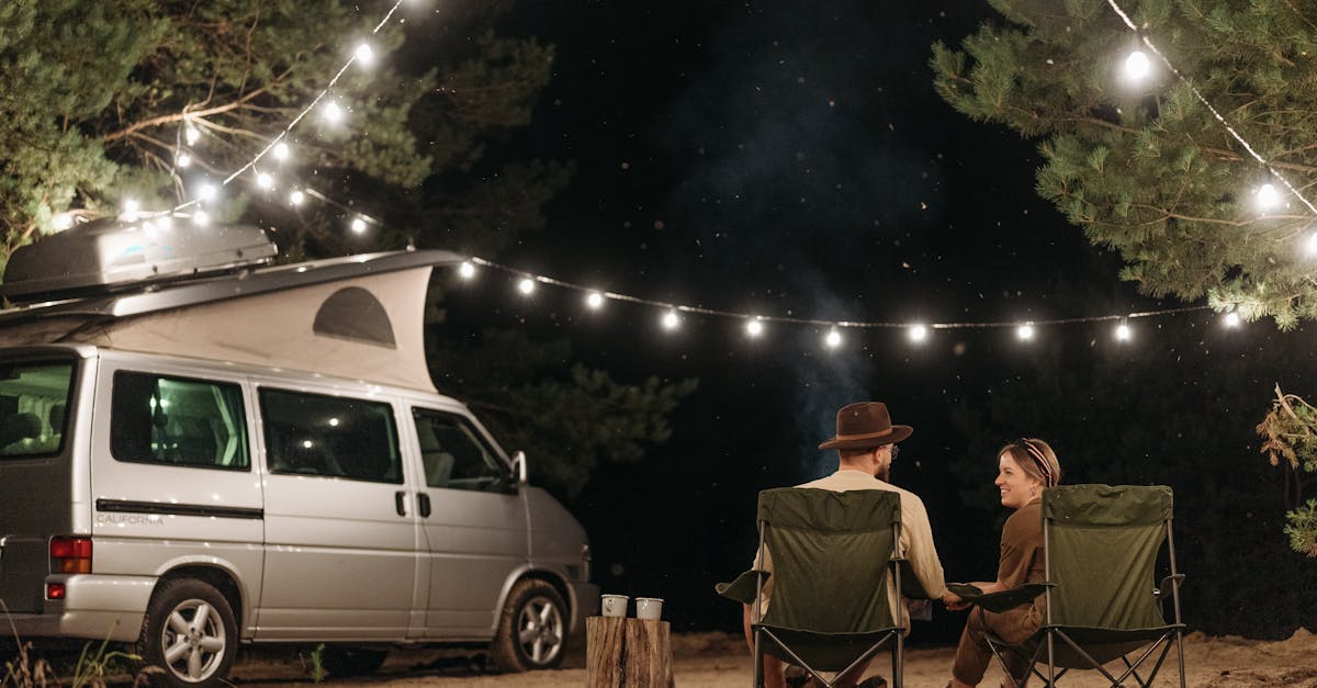 découvrez le glamping, un mélange parfait de confort et de nature. profitez de séjours uniques en pleine nature sans renoncer au luxe. évadez-vous dans des hébergements alliant charme, confort et beauté naturelle, pour une expérience inoubliable au cœur des paysages enchanteurs.