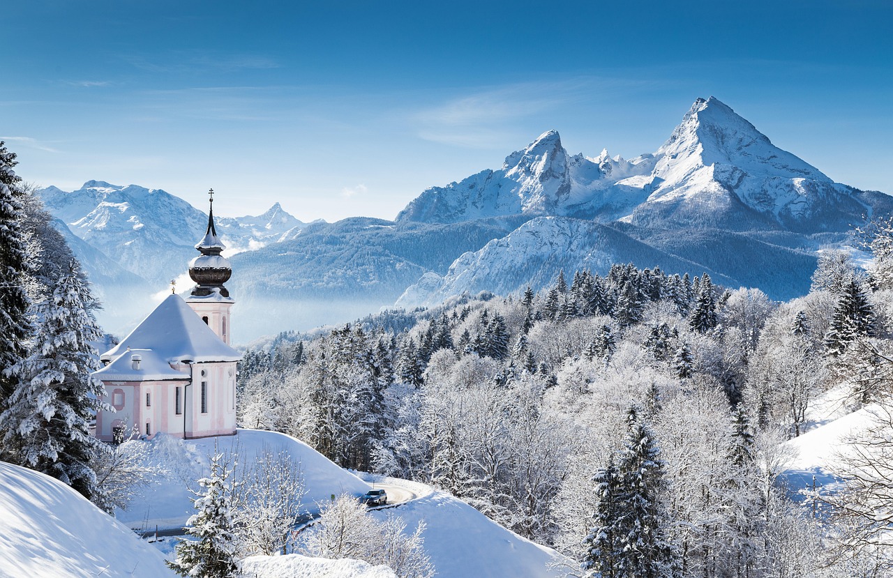 découvrez des destinations de montagne époustouflantes pour vos prochaines vacances. que vous soyez adepte du ski, de la randonnée ou simplement à la recherche de paysages à couper le souffle, explorez nos meilleures recommandations pour des escapades inoubliables en pleine nature.