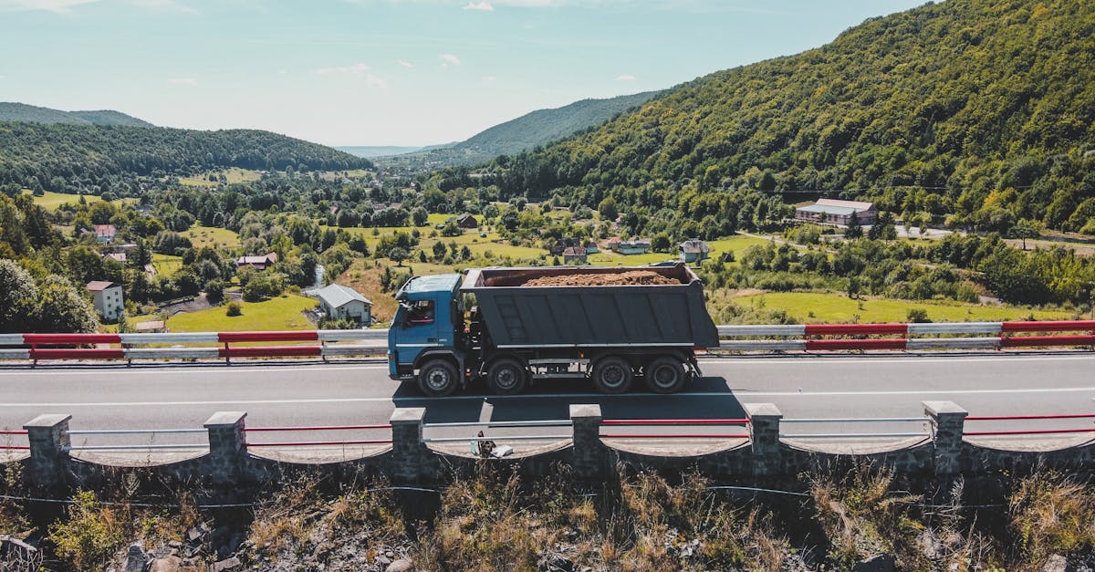 découvrez les plus belles routes panoramiques à travers des paysages à couper le souffle. explorez des itinéraires enchanteurs qui vous permettront de profiter de la nature, de la culture et des petites villes pittoresques, parfaits pour une aventure en voiture inoubliable.