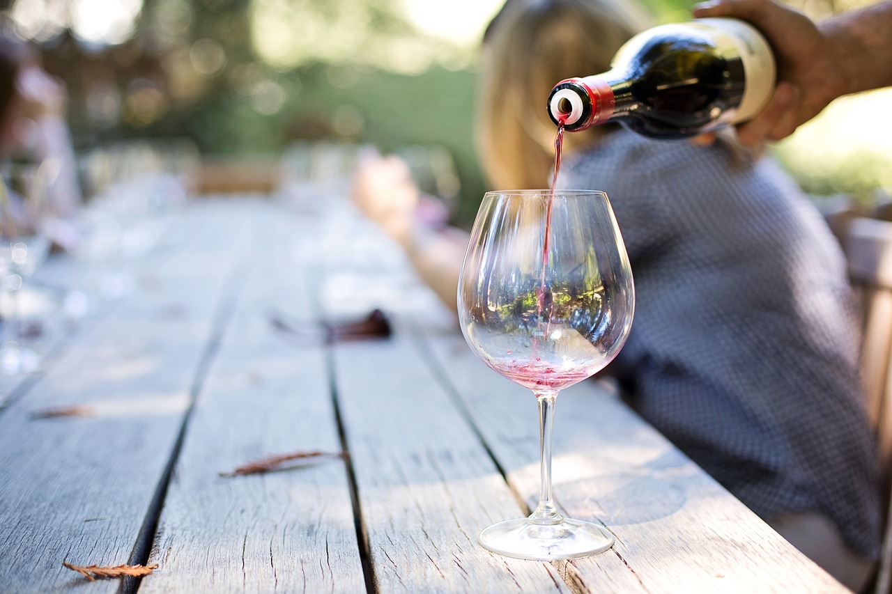 découvrez l'harmonie parfaite entre le vin et la gastronomie, où chaque gorgée sublime les saveurs des plats. plongez dans un univers de délices culinaires et d'accords exquis pour éveiller vos sens.